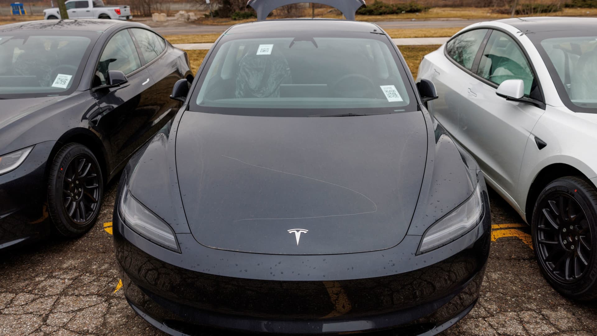 Tesla had a blowout sales quarter. Why the EV stock fell sharply anyway