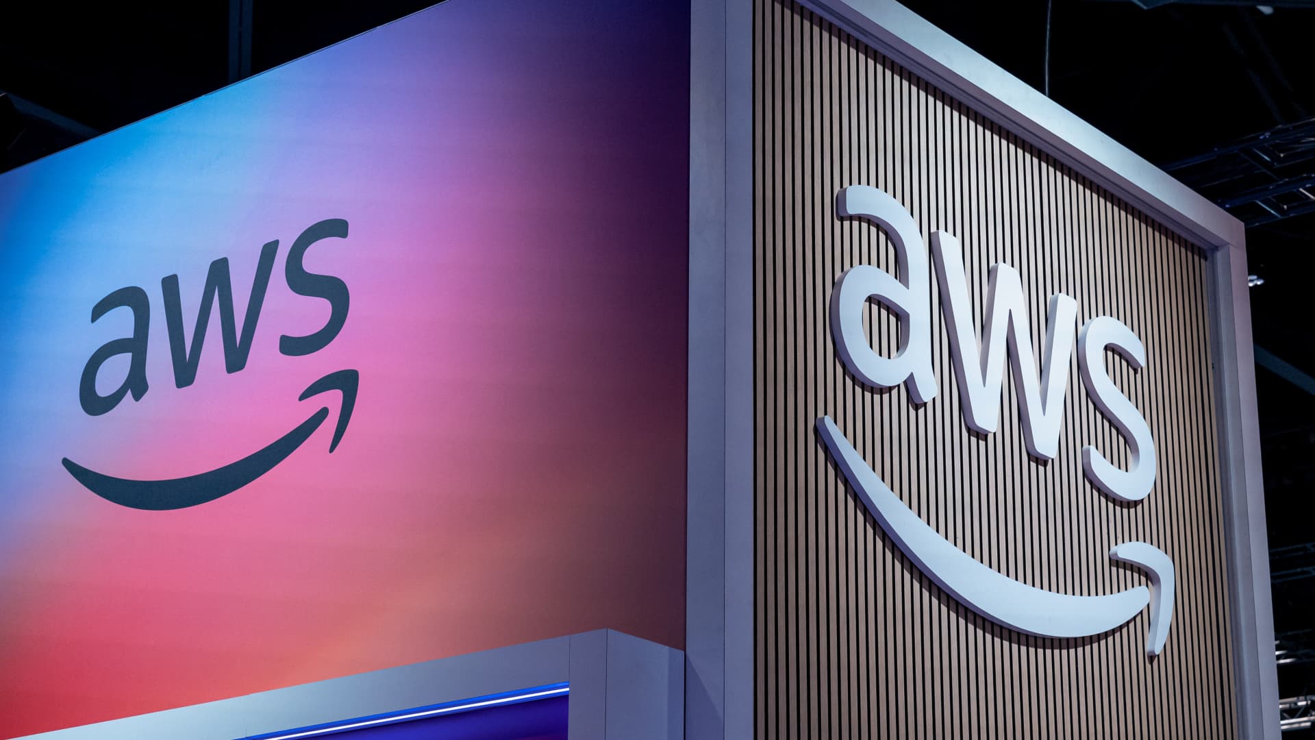 Amazon Web Services outage takes down major websites Amazon Web Services outage takes down major websites