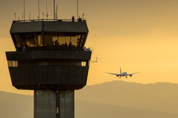 Air traffic control shortages add to U.S. flight delays
