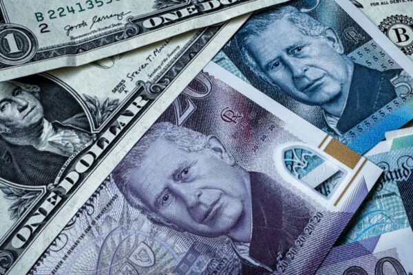 Fund managers bet against sterling as fears grow over UK outlook