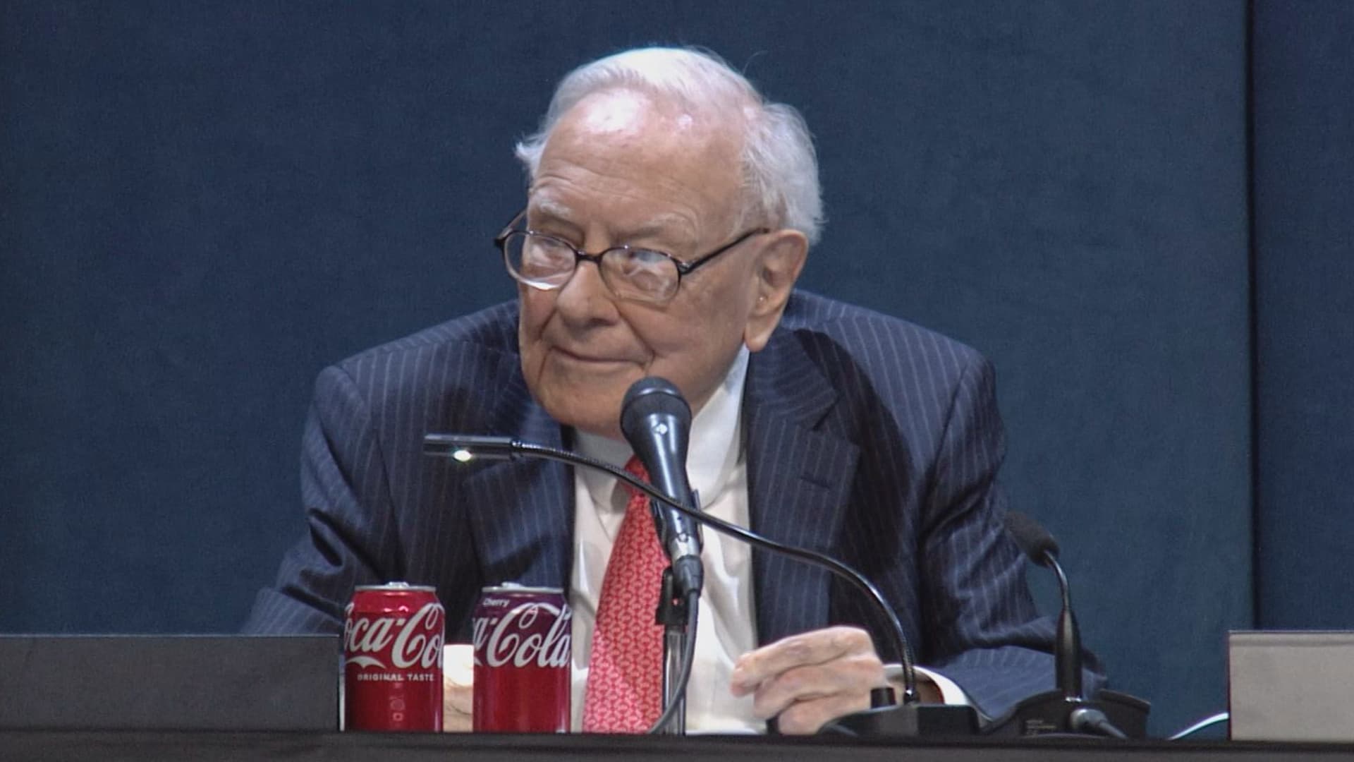 Berkshire Hathaway downgraded to sell by KBW, citing Buffett succession, ‘many’ other issues Berkshire Hathaway downgraded to sell by KBW, citing Buffett succession, ‘many’ other issues
