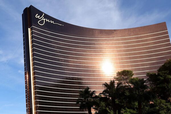 Stocks making the biggest moves midday: WYNN, RCAT, SNDK, PLTR