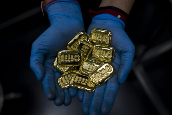 Indians spend up to  billion on gold this Diwali Indians spend up to  billion on gold this Diwali