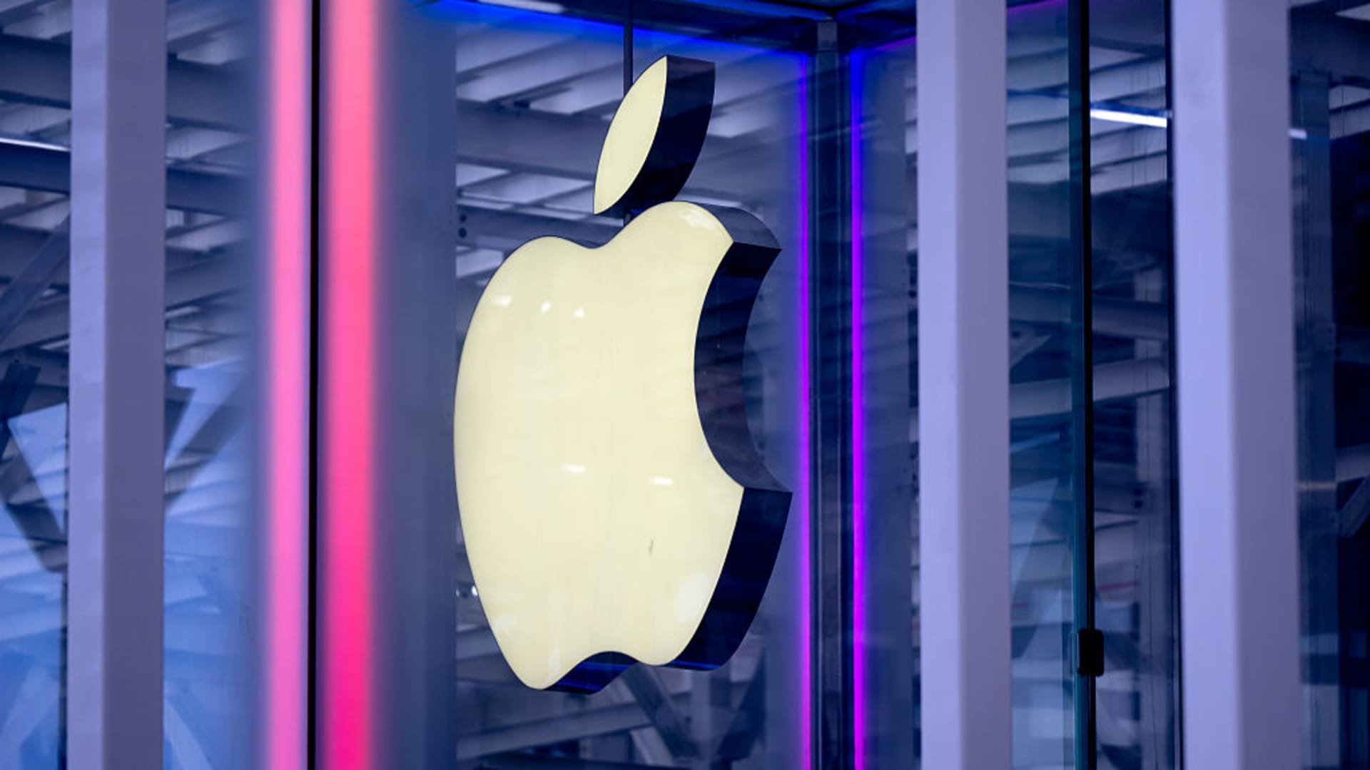 Bank of America raises Apple price target