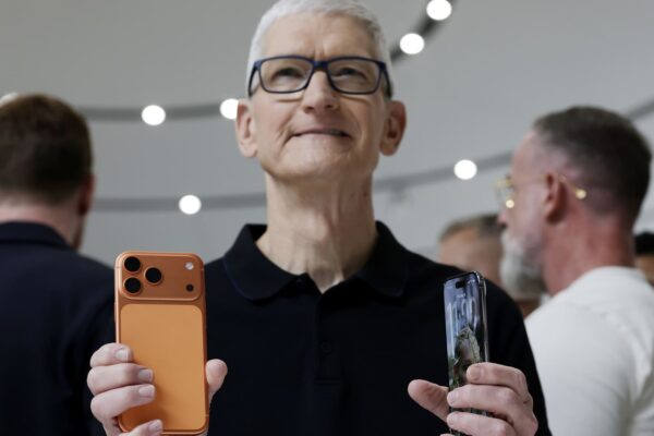 More people want the new iPhone — and Apple shares More people want the new iPhone — and Apple shares