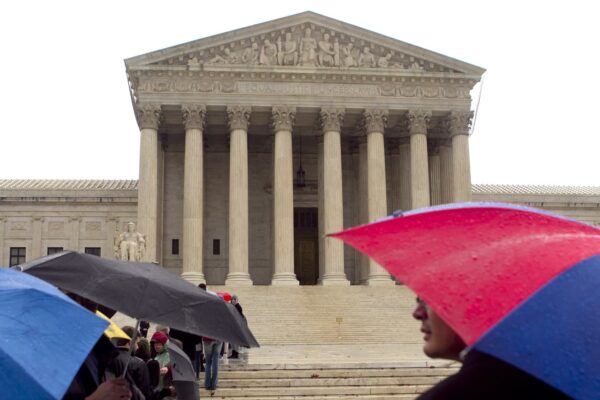 US Supreme Court lets Trump strip temporary status from Venezuelan migrants