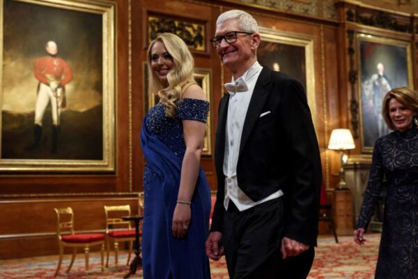 Apple removes ICE tracking apps after Trump AG pressure Apple removes ICE tracking apps after Trump AG pressure