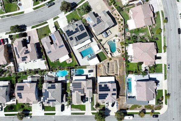Refinance demand is 81% higher than it was a year ago, thanks to falling mortgage rates Refinance demand is 81% higher than it was a year ago, thanks to falling mortgage rates