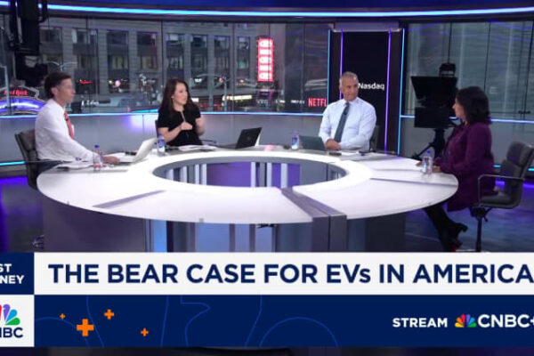 Why credit card APRs aren’t coming down, even after a Fed rate cut