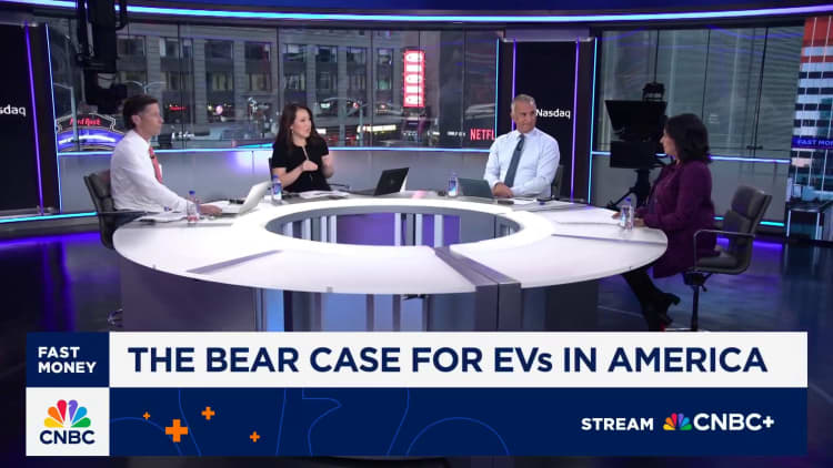 Why credit card APRs aren’t coming down, even after a Fed rate cut