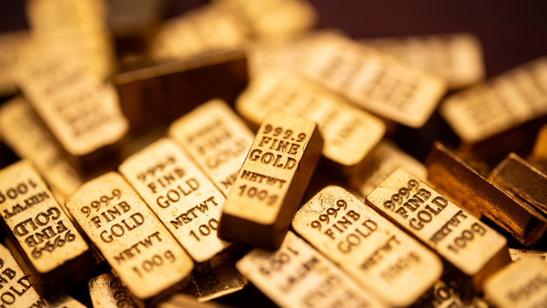 The price of gold reached ,000 an ounce for the first time ever The price of gold reached ,000 an ounce for the first time ever