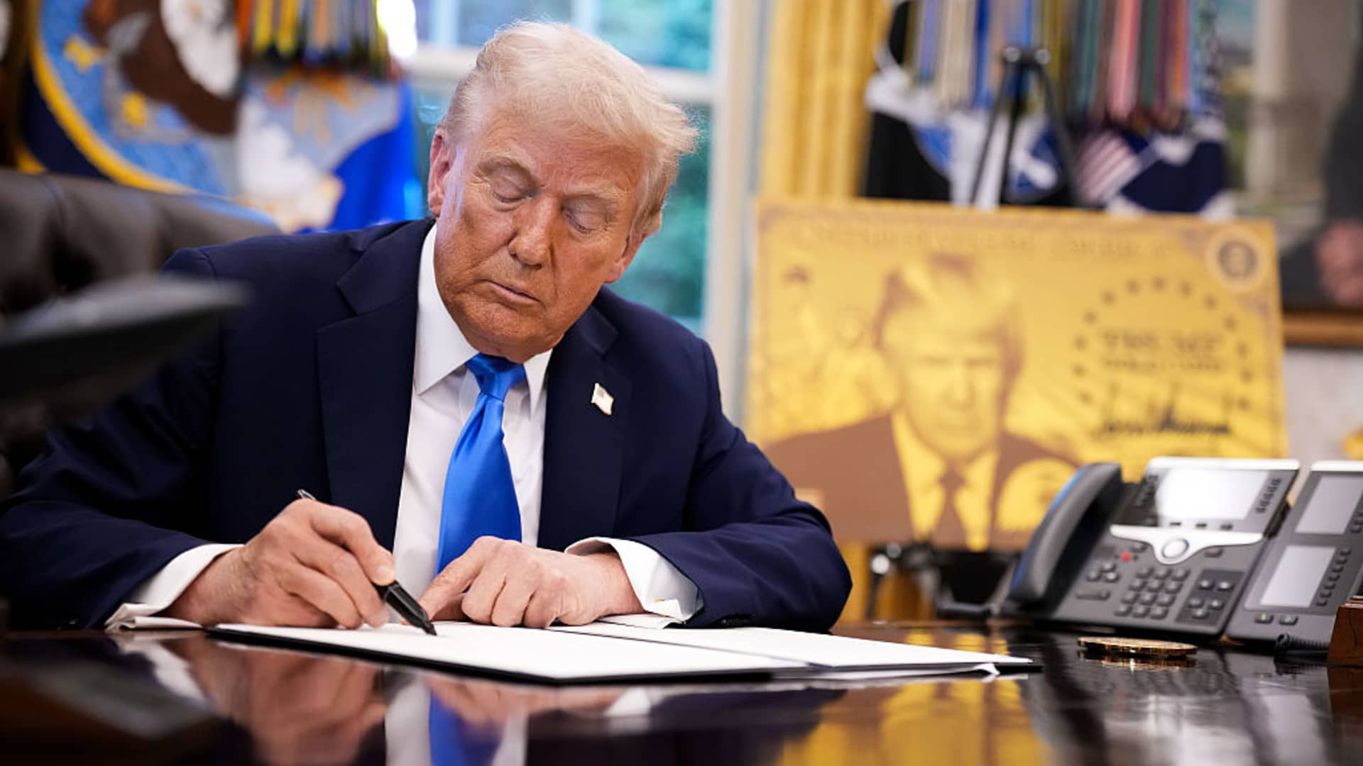 Trump’s 0,000 fee for H-1B worker visas challenged in lawsuit Trump’s 0,000 fee for H-1B worker visas challenged in lawsuit
