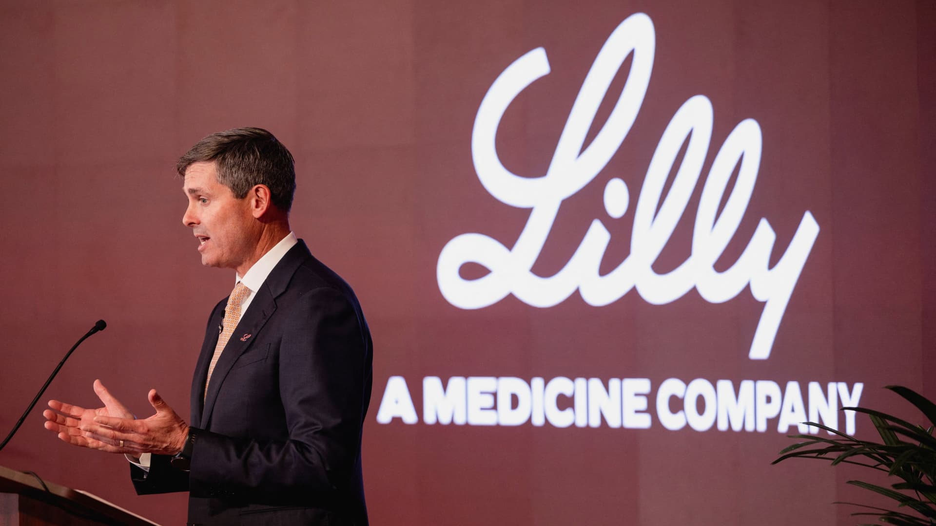 Eli Lilly, Nvidia to build supercomputer, AI factory for drug discovery Eli Lilly, Nvidia to build supercomputer, AI factory for drug discovery