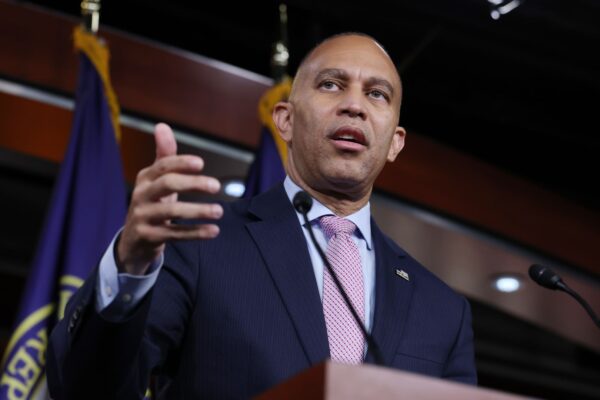 Trump Jan. 6 pardon recipient charged with Jeffries death threat Trump Jan. 6 pardon recipient charged with Jeffries death threat