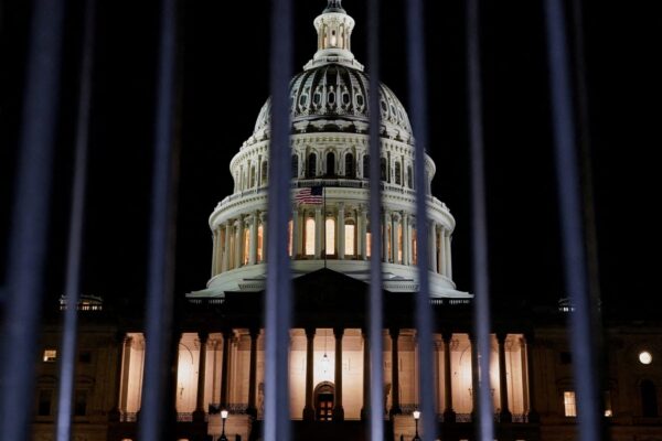 Federal worker union wants government shutdown to end