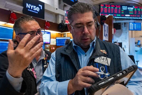 Resilient tape pushes stocks to new highs Resilient tape pushes stocks to new highs