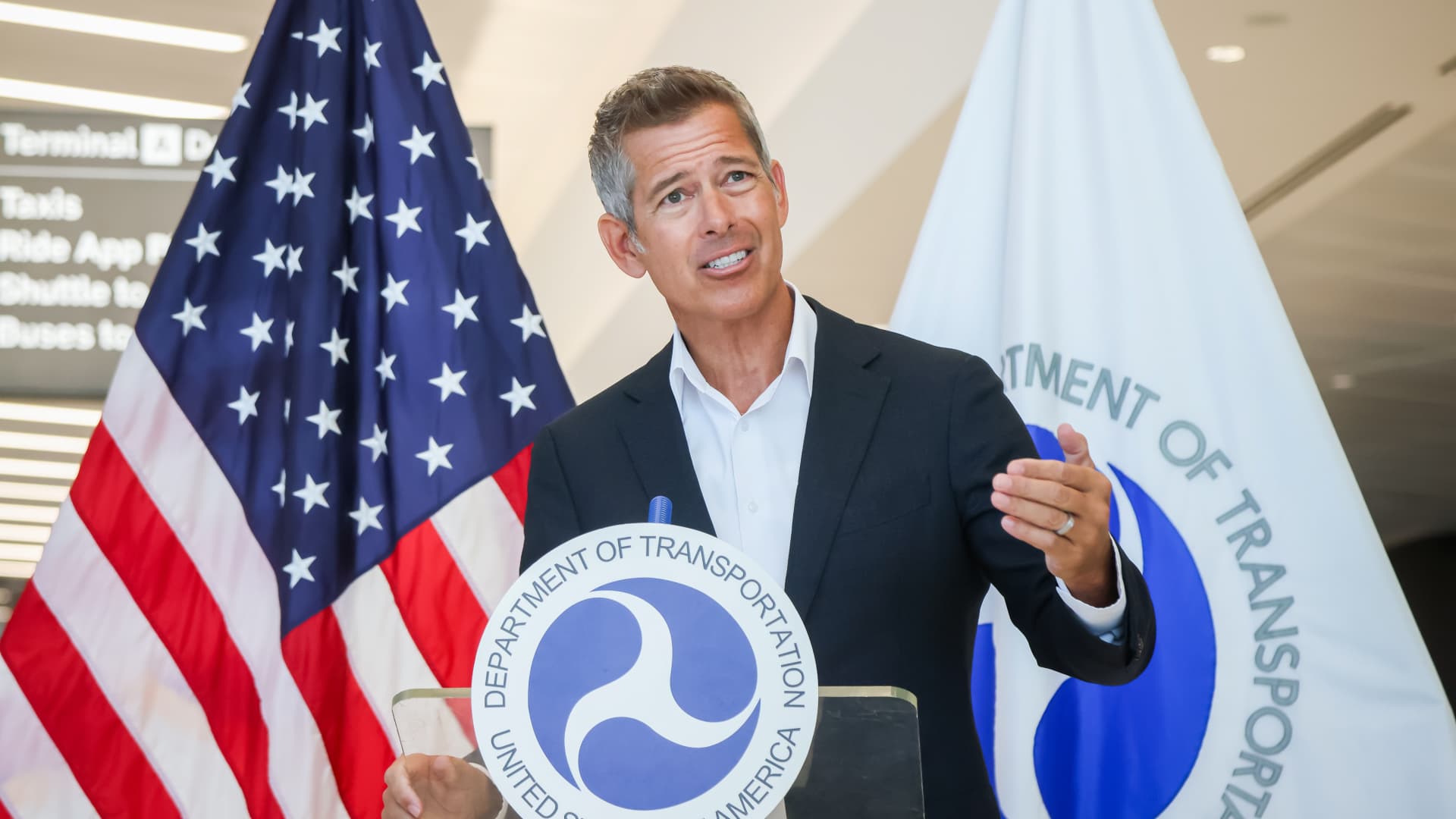 Staffing issues cause delays at U.S. airports as shutdown persists