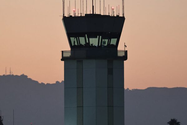 Airlines tell passengers to prepare for delays