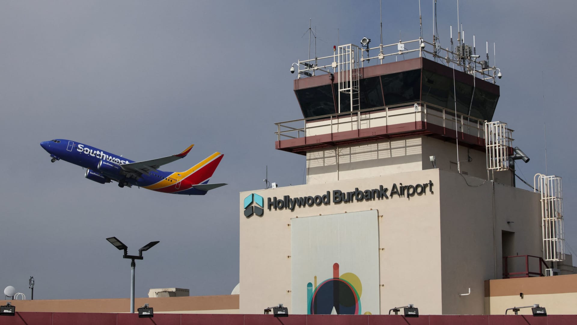 U.S. air traffic control staffing hit for second day, delaying flights U.S. air traffic control staffing hit for second day, delaying flights