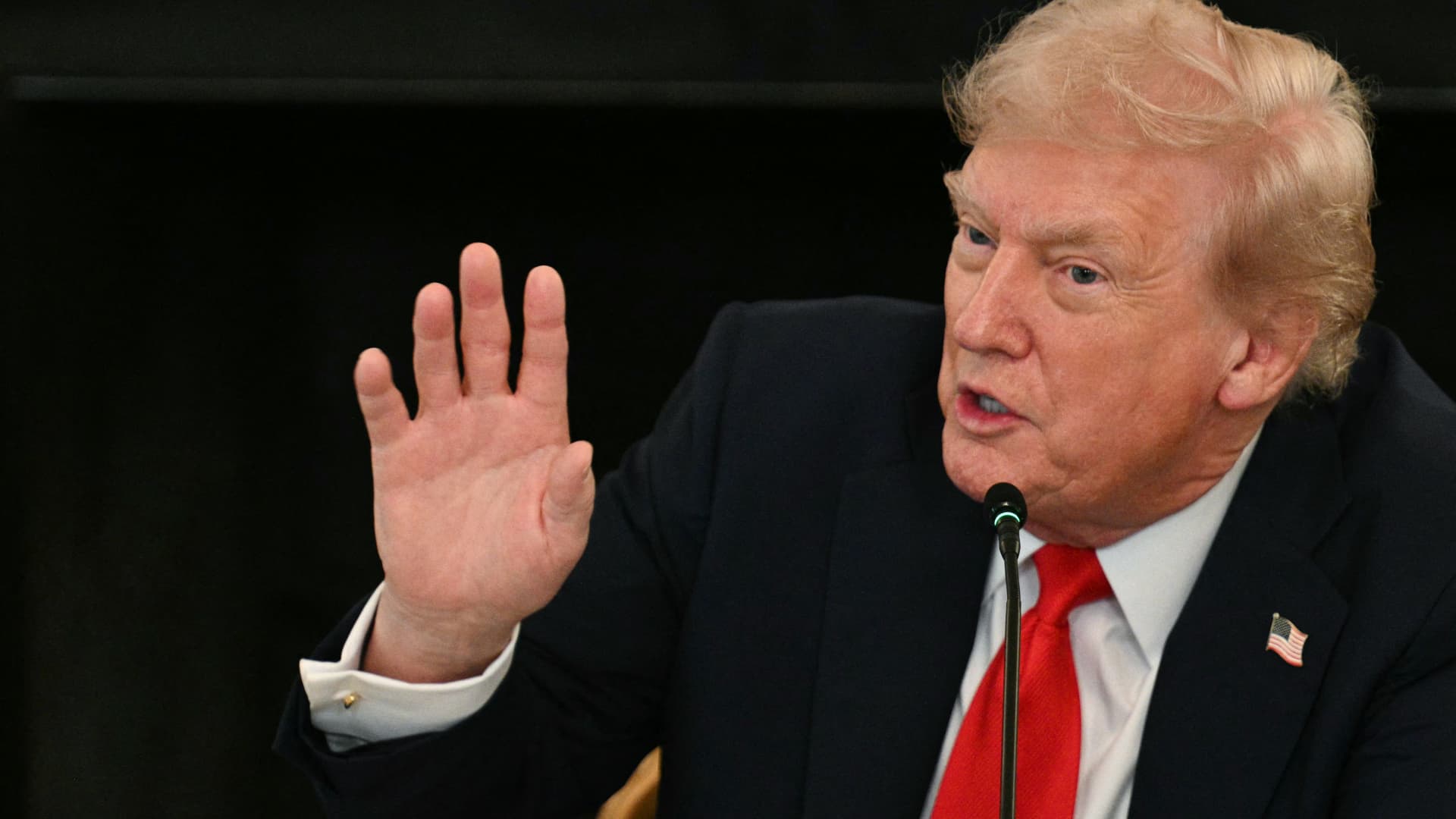 Israel, Hamas agree to first phase of Gaza peace plan, allowing release of hostages and prioners