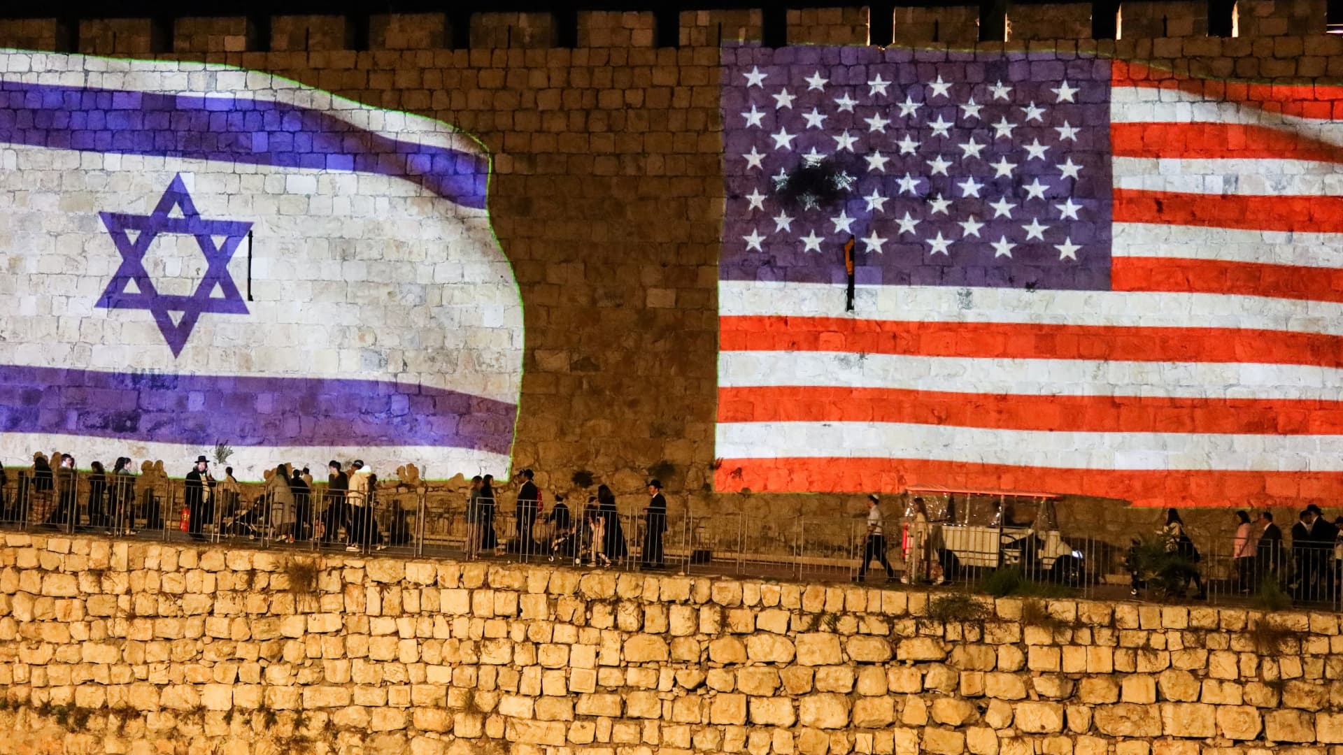 U.S. sending about 200 troops to Israel to help support and monitor ceasefire deal in Gaza U.S. sending about 200 troops to Israel to help support and monitor ceasefire deal in Gaza