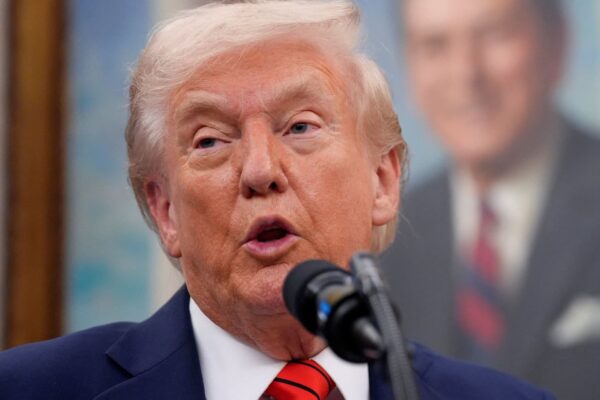 Trump government shutdown pay troops