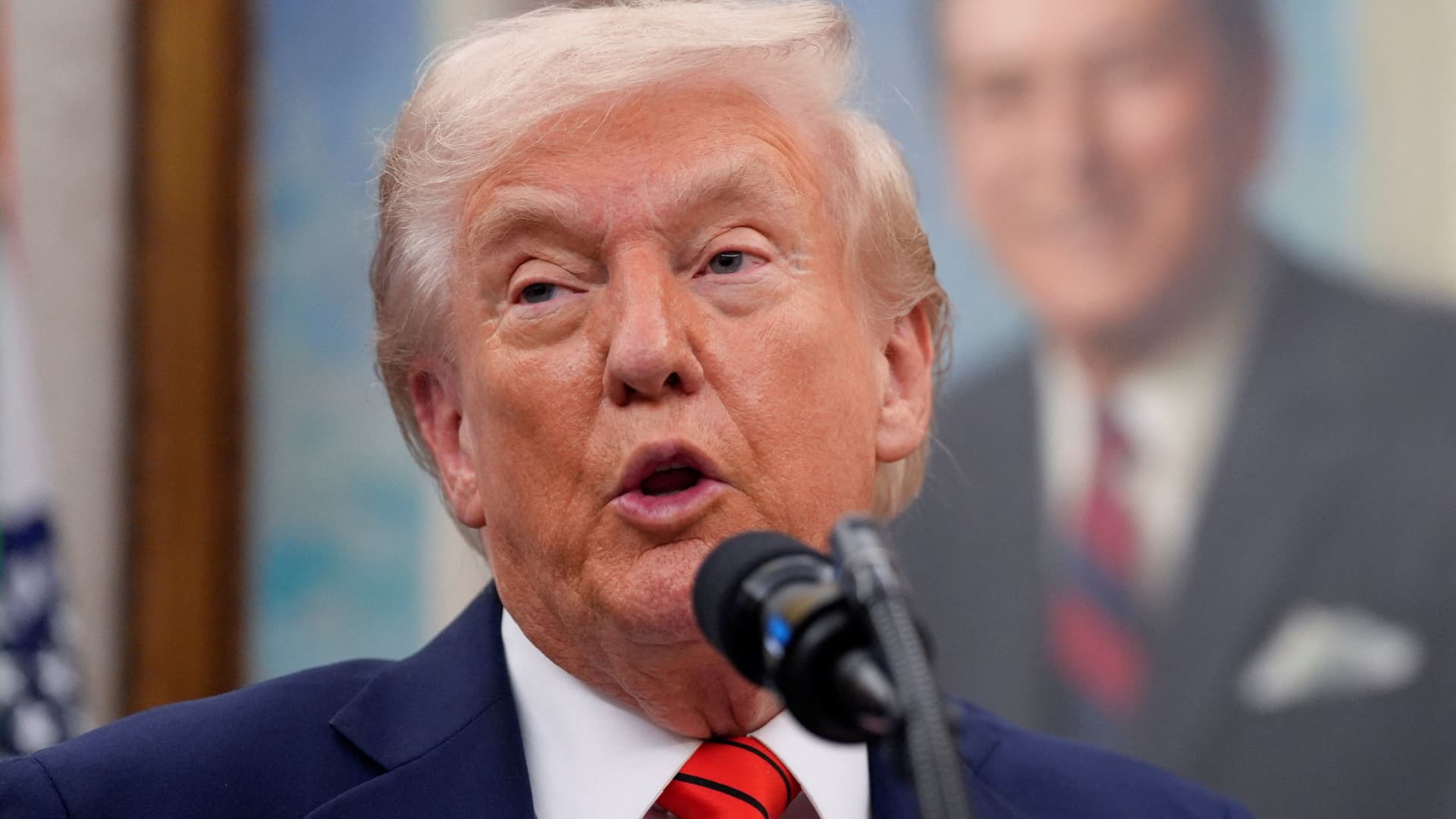 Trump government shutdown pay troops