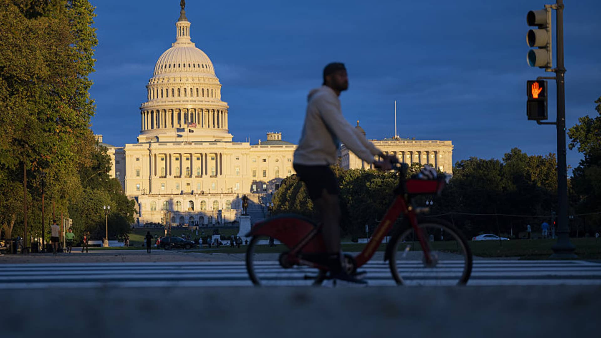 Judge extends ban on Trump firing federal workers during government shutdown Judge extends ban on Trump firing federal workers during government shutdown