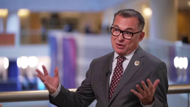 Top ECB board members see sticky inflation but clear rate path