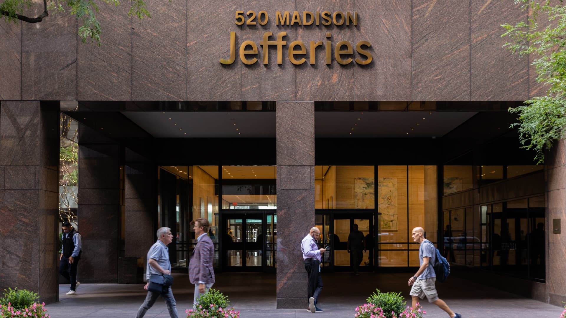 Broad index-level selling comes knocking