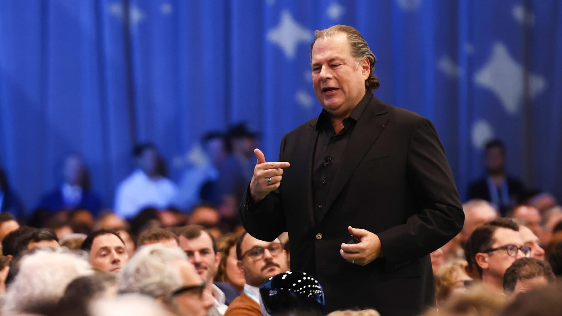 Salesforce CEO apologizes for saying Trump should send troops to SF Salesforce CEO apologizes for saying Trump should send troops to SF