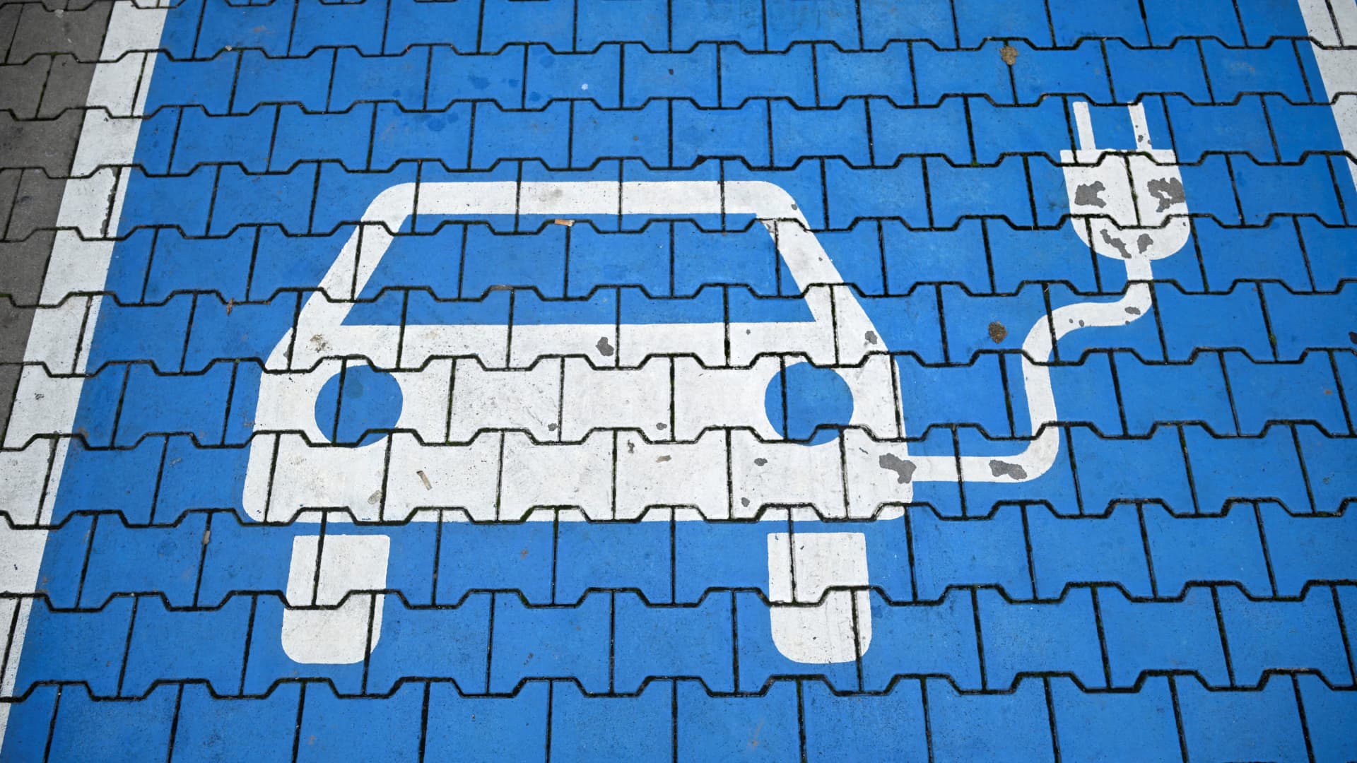 Why EVs lose value faster than gas cars and why that could be changing Why EVs lose value faster than gas cars and why that could be changing