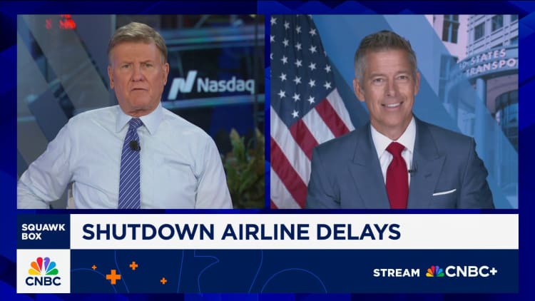 Amazon Web Services outage hits airlines, disrupting check-in Amazon Web Services outage hits airlines, disrupting check-in