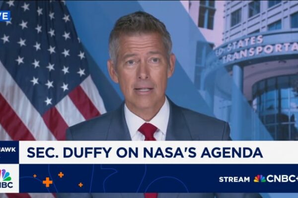 Musk’s SpaceX is behind on Artemis moon launch