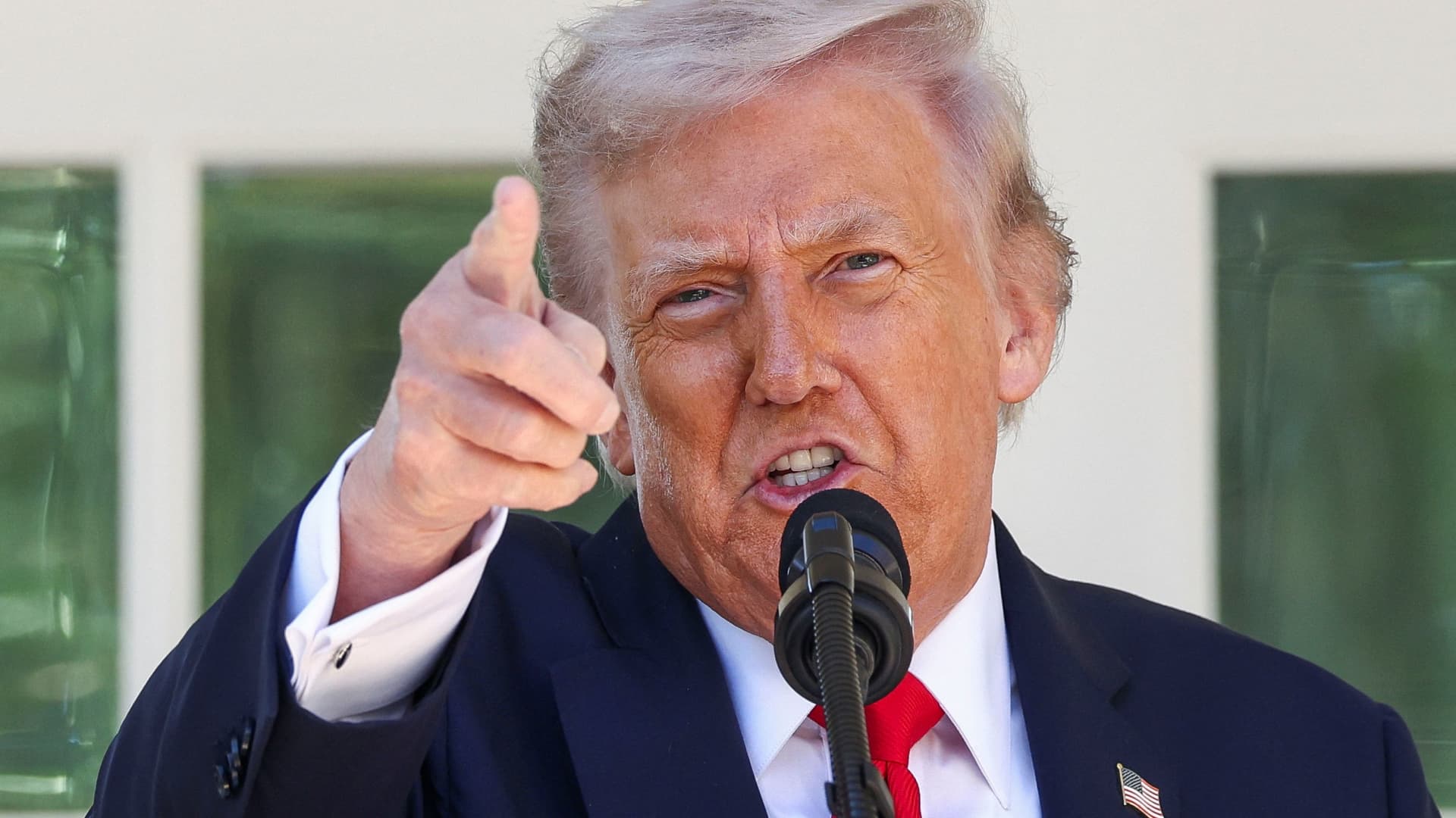 Trump backs off sending National Guard to San Francisco after Huang, Benioff phone calls Trump backs off sending National Guard to San Francisco after Huang, Benioff phone calls