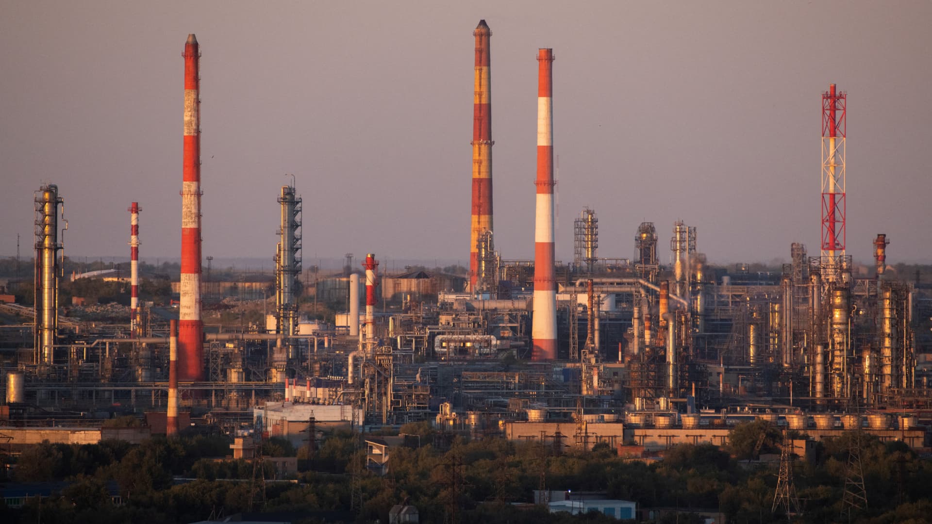 China and India to face supply jolt as U.S. targets Russia’s oil giants China and India to face supply jolt as U.S. targets Russia’s oil giants