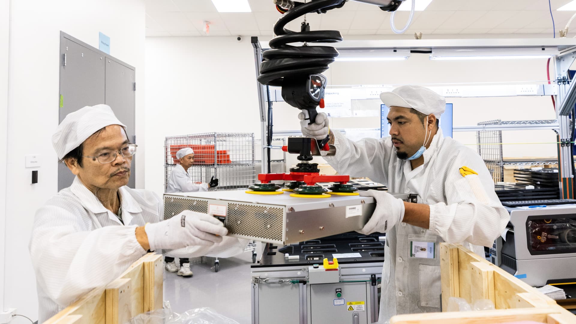 Apple begins shipping American-made AI servers from Texas Apple begins shipping American-made AI servers from Texas
