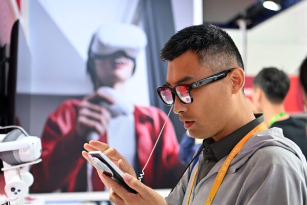 Chinese rivals to Meta’s AI glasses pile up. How Goldman is playing the trend Chinese rivals to Meta’s AI glasses pile up. How Goldman is playing the trend