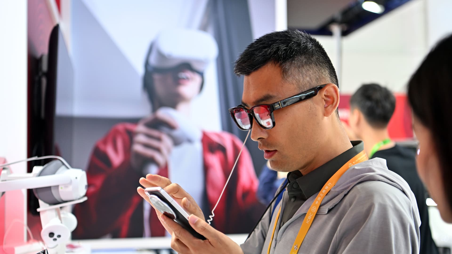 Chinese rivals to Meta’s AI glasses pile up. How Goldman is playing the trend Chinese rivals to Meta’s AI glasses pile up. How Goldman is playing the trend