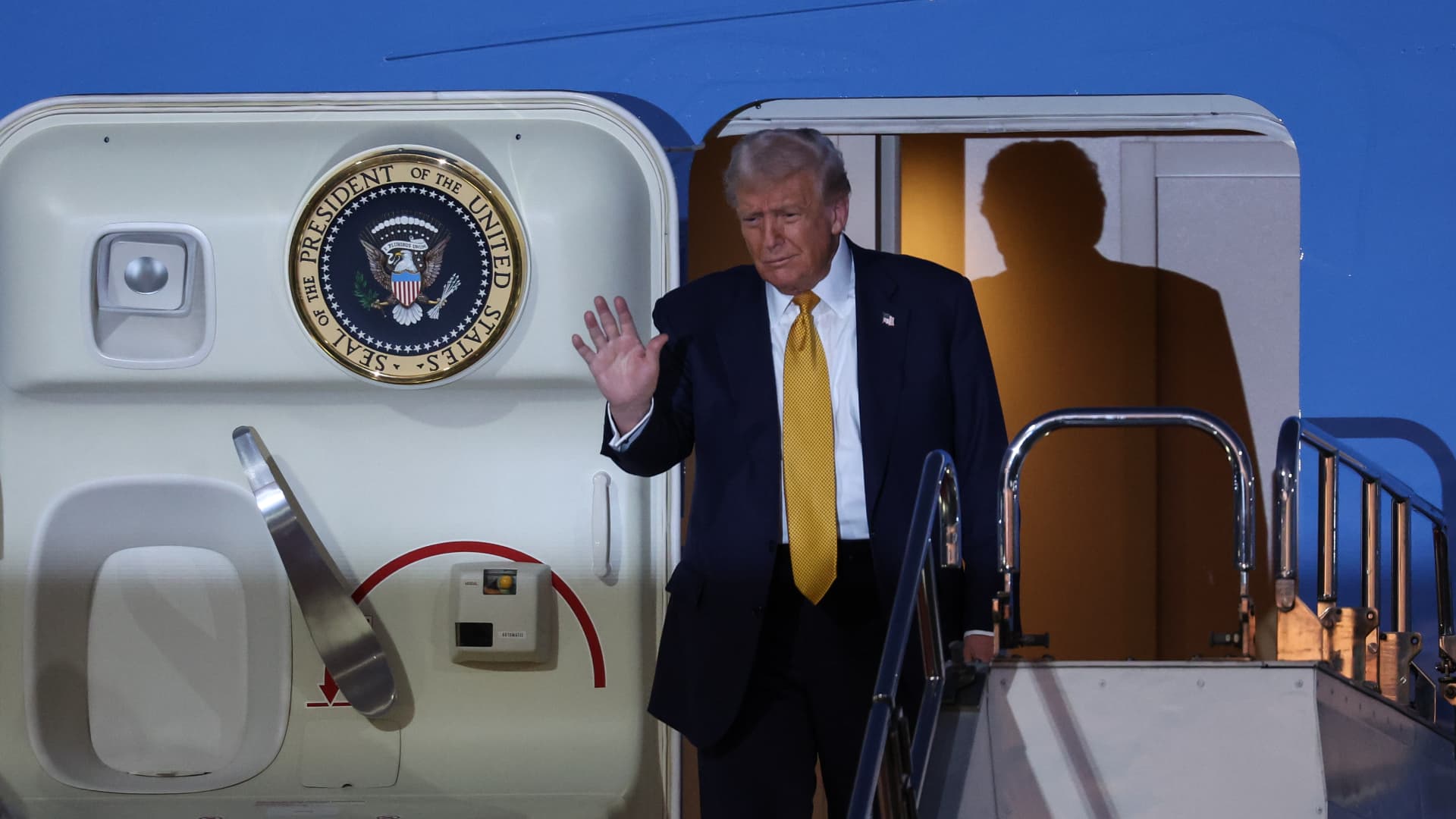 Asia markets dip as investors look to Trump-Takaichi meeting in Japan Asia markets dip as investors look to Trump-Takaichi meeting in Japan