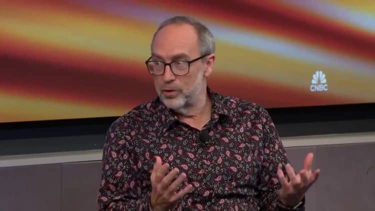 Wikipedia founder Jimmy Wales isn’t worried about Musk’s Grokipedia