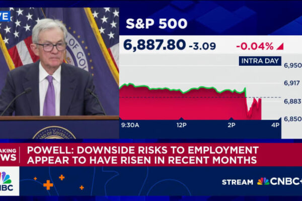 Powell says AI different from dotcom bubble, major source GDP growth