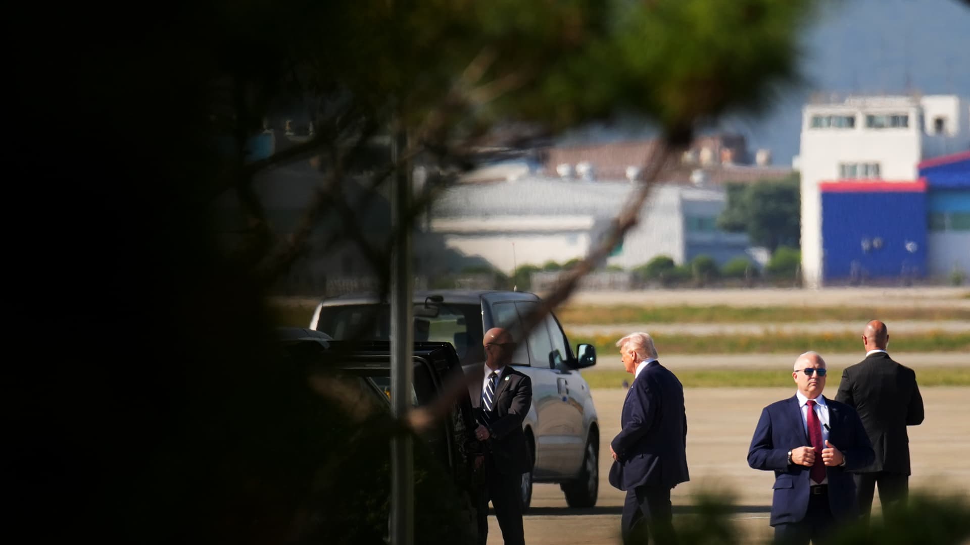 Trump and Xi land in Busan for highly anticipated meeting over trade and tariffs