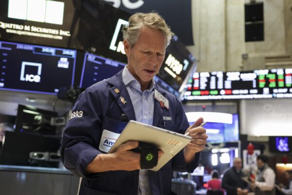 S&P 500 tries to hold gains Friday. Plus, more portfolio earnings on the horizon