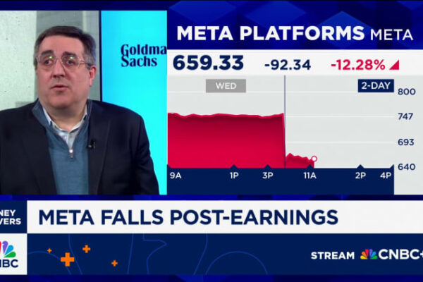 Reddit shares climb on earnings beat, strong forecast