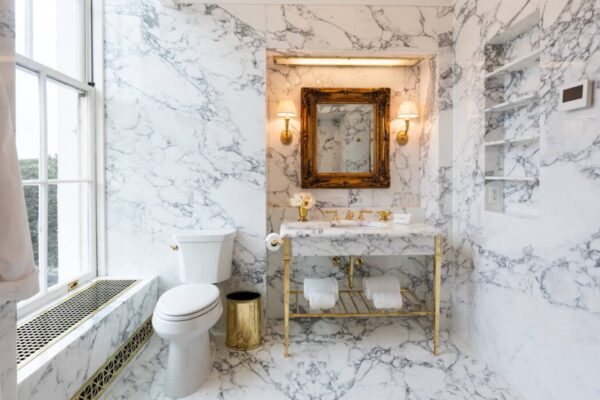 Trump touts White House Bathroom remodel amid shutdown