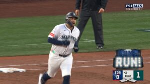 Josh Naylor crushes solo home run to give Mariners' lead over Blue Jays in ALCS