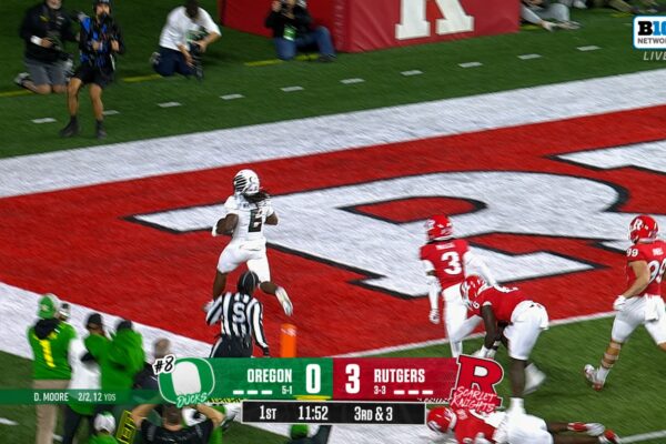 Noah Whittington rushes for 68-yard TD, giving Oregon lead over Rutgers