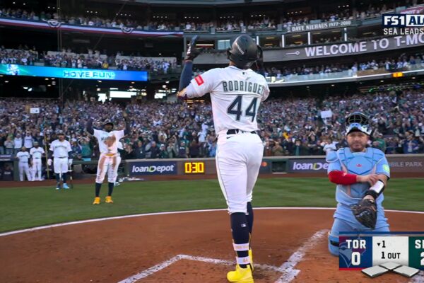 Julio Rodriguez SMASHES a 2-run HR, leading Mariners to an early lead over Blue Jays Julio Rodriguez SMASHES a 2-run HR, leading Mariners to an early lead over Blue Jays