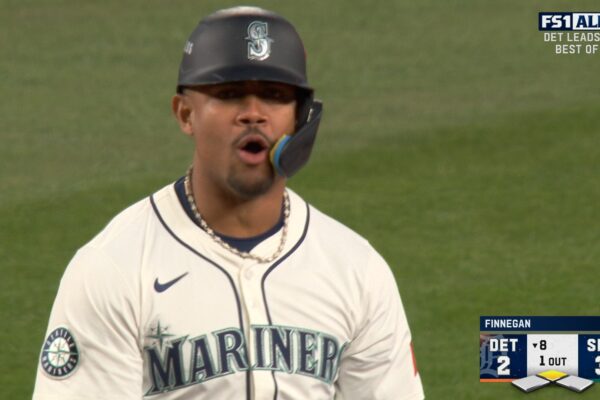 Mariners' Julio Rodríguez hits go-ahead double to retake lead over Tigers